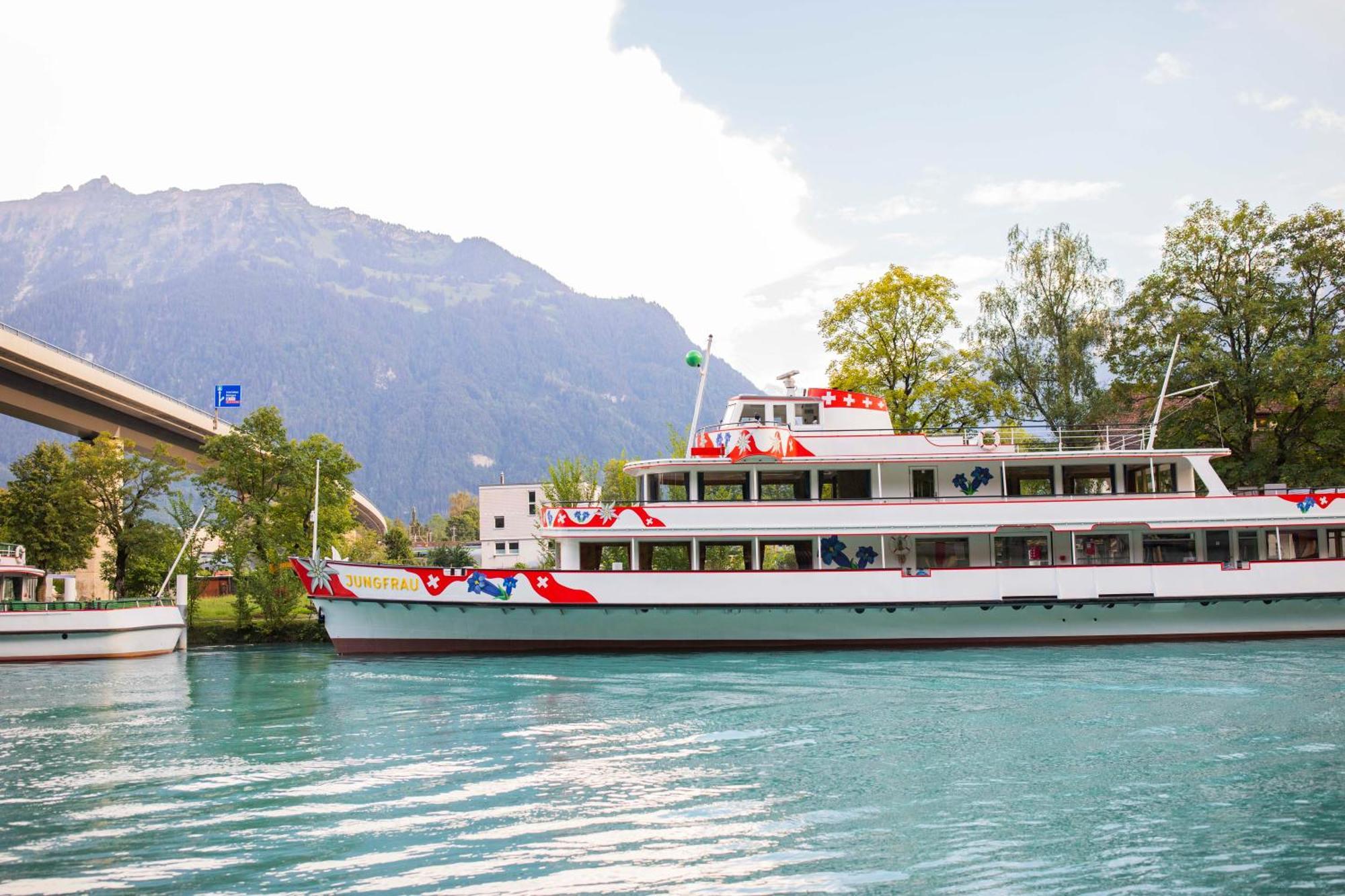 The River Village Interlaken Bagian luar foto