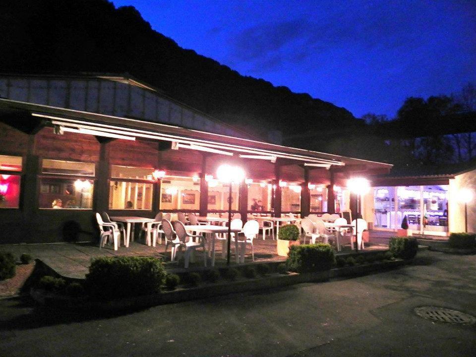 The River Village Interlaken Bagian luar foto