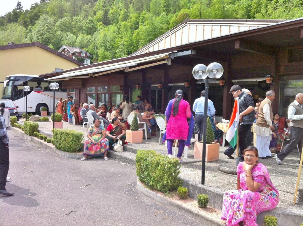 The River Village Interlaken Bagian luar foto